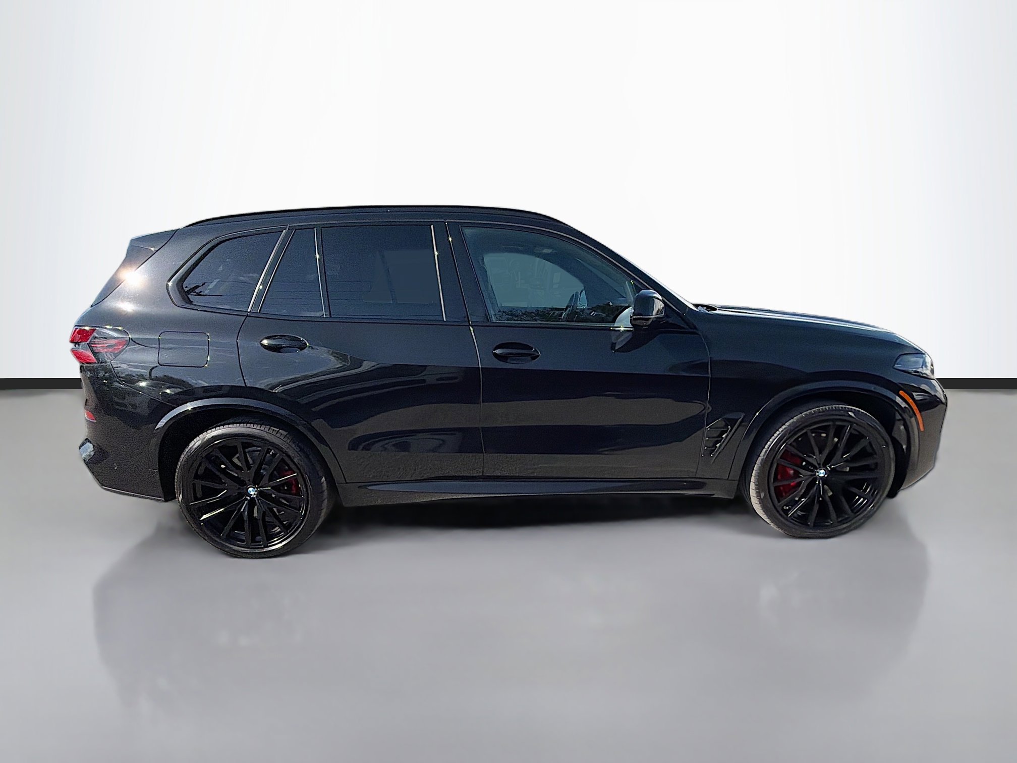 Used 2024 BMW X5 M60i w/ Climate Comfort Package image 2