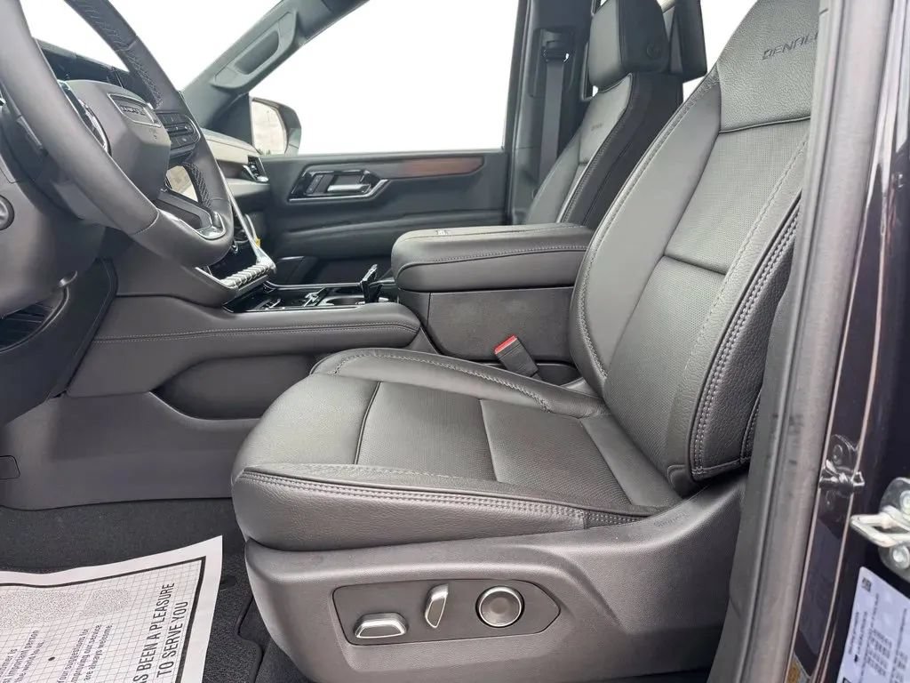New 2026 GMC Yukon XL Denali w/ Denali Reserve Package AWD/4WD image 9