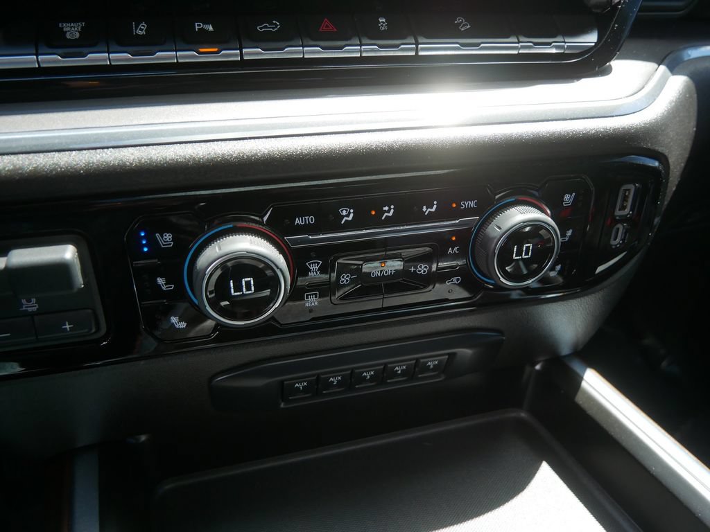 Used 2024 Chevrolet Silverado 3500 High Country w/ High Country Premium Package AWD/4WD image 34