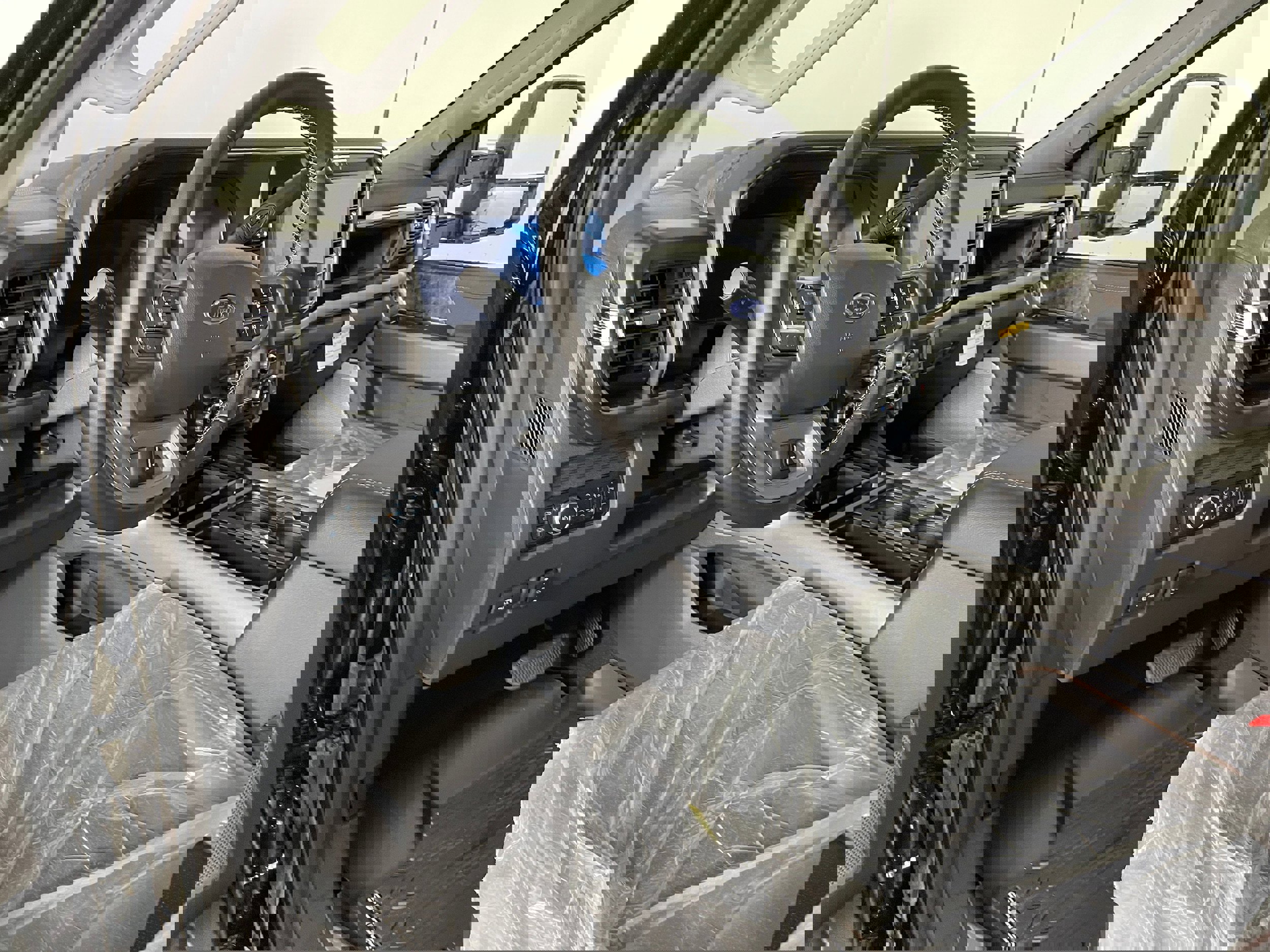 New 2026 Ford F250 Lariat w/ Lariat Ultimate Package image 2