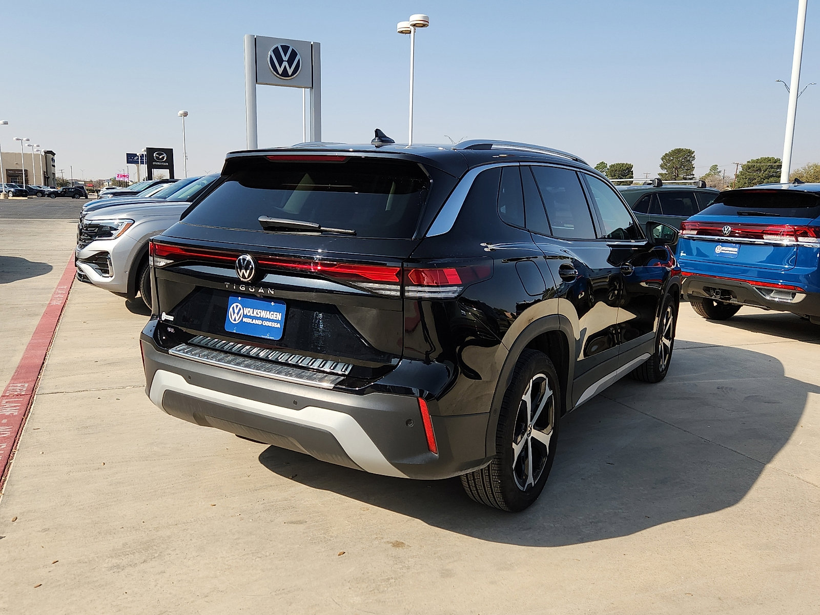 Certified 2025 Volkswagen Tiguan SE image 7