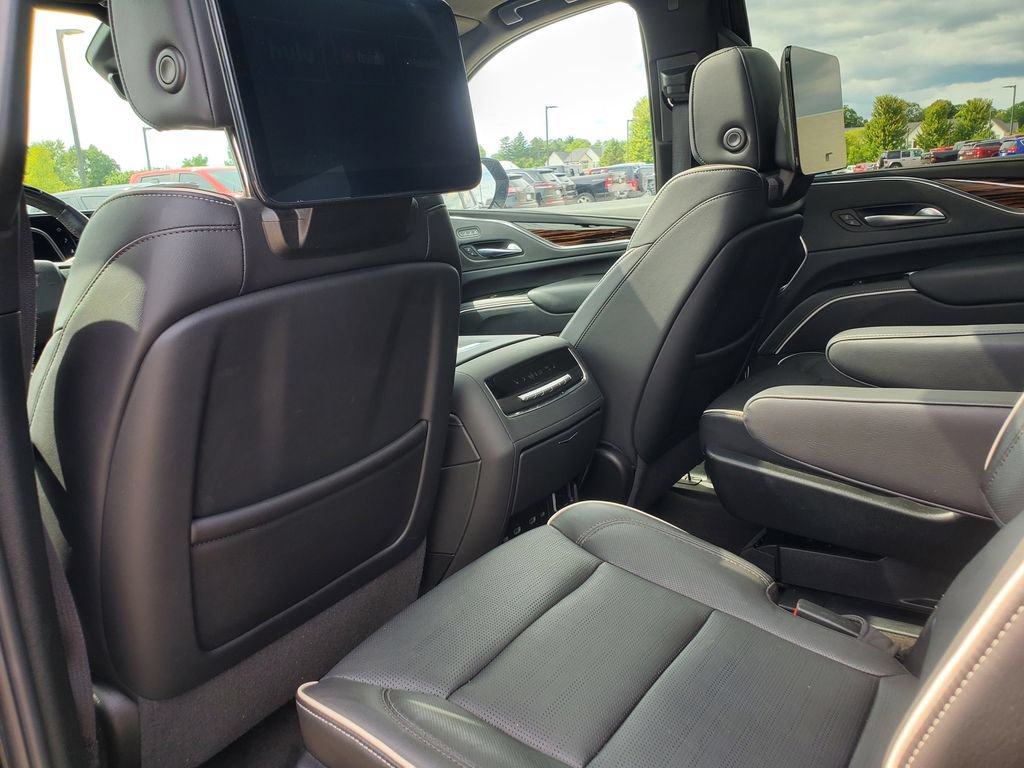 Used 2024 Cadillac Escalade Premium Luxury w/ Performance Package AWD/4WD image 11