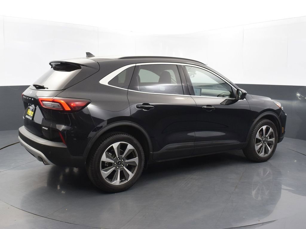 Used 2024 Ford Escape Platinum image 4