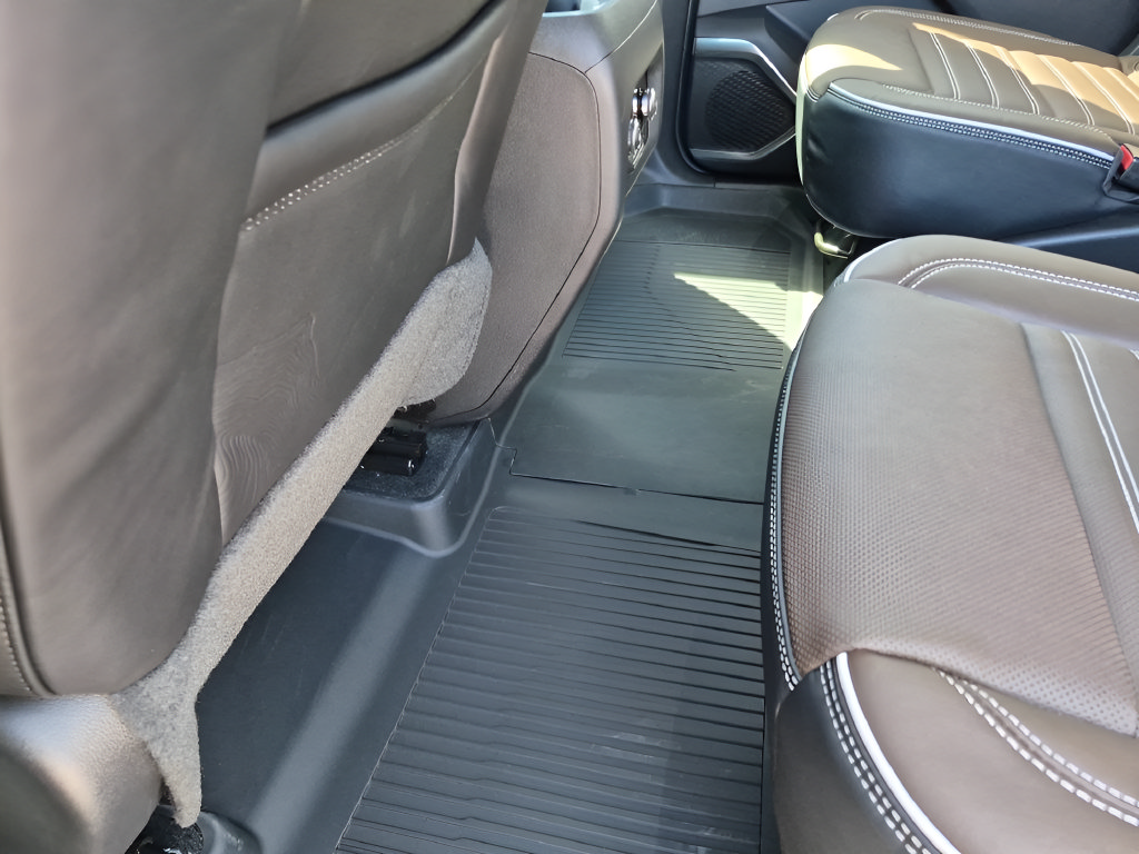 New 2027 GMC Acadia Denali Ultimate w/ LPO, Floor Liner Package AWD/4WD image 34