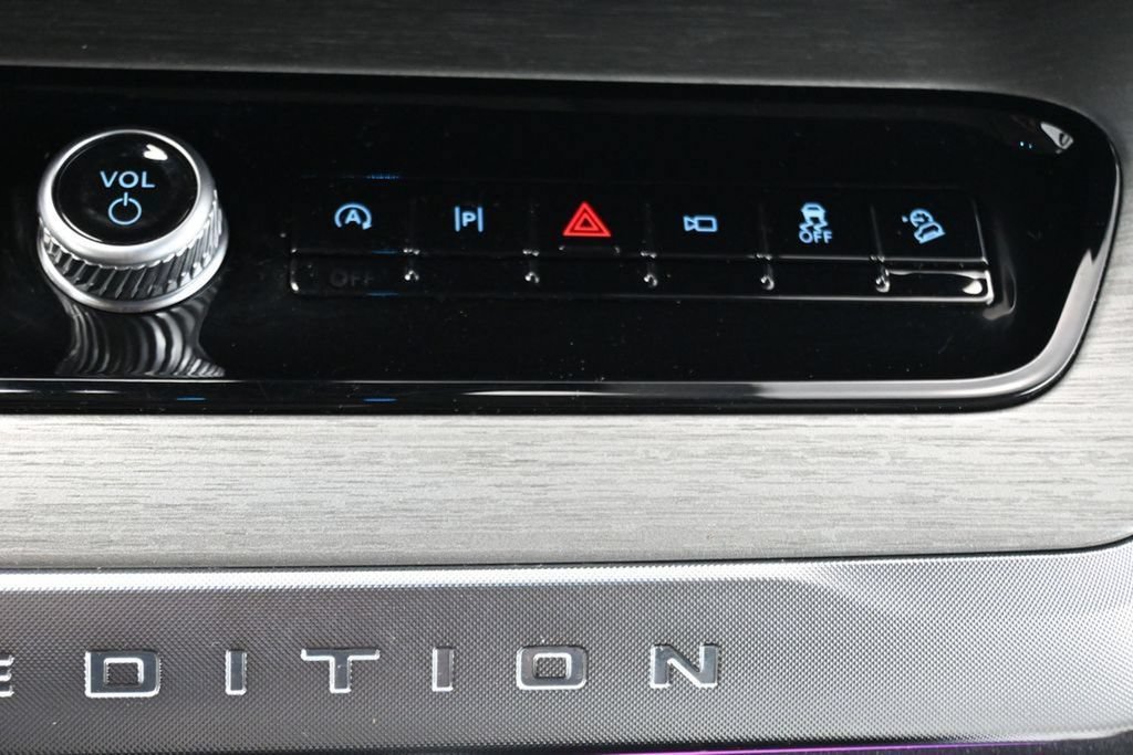 Used 2025 Ford Expedition Max Platinum AWD/4WD image 23