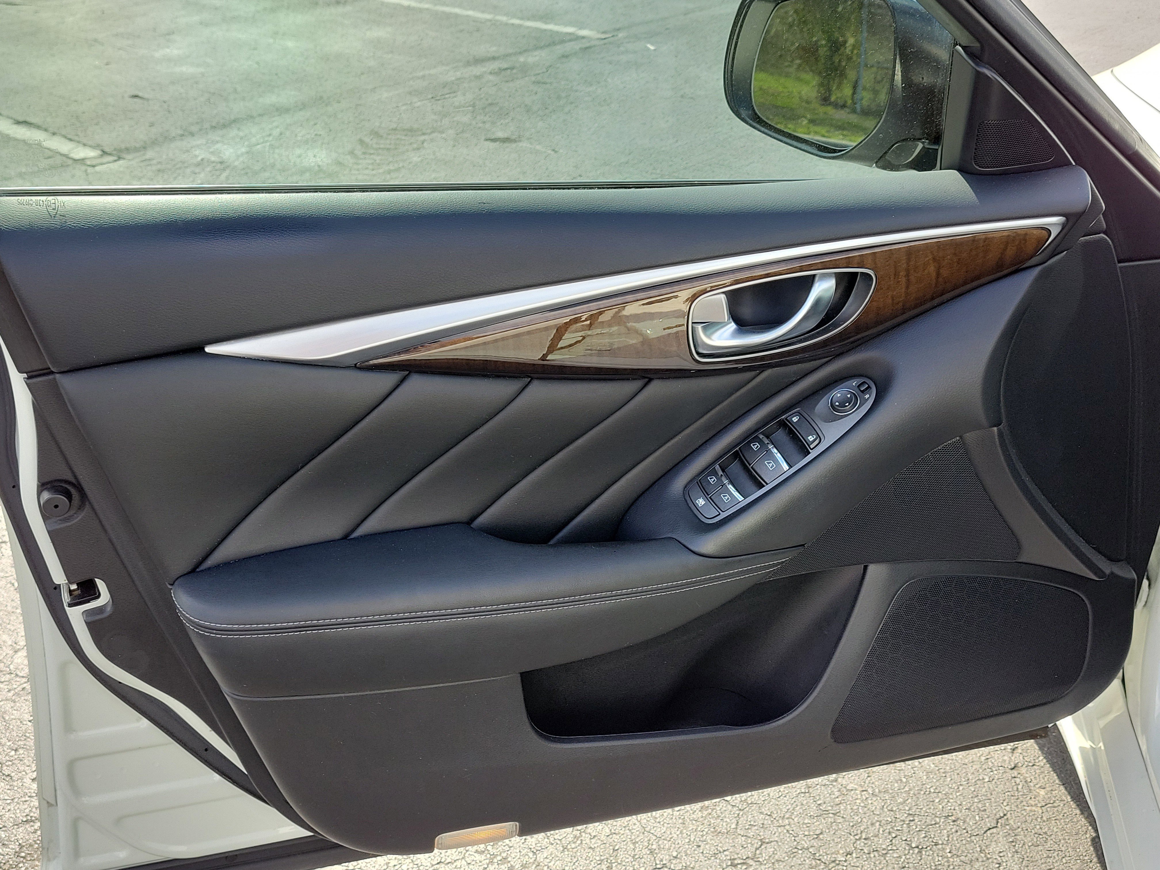 Used 2019 INFINITI Q50 Luxe w/ Essential Package (3.0T Luxe) image 16