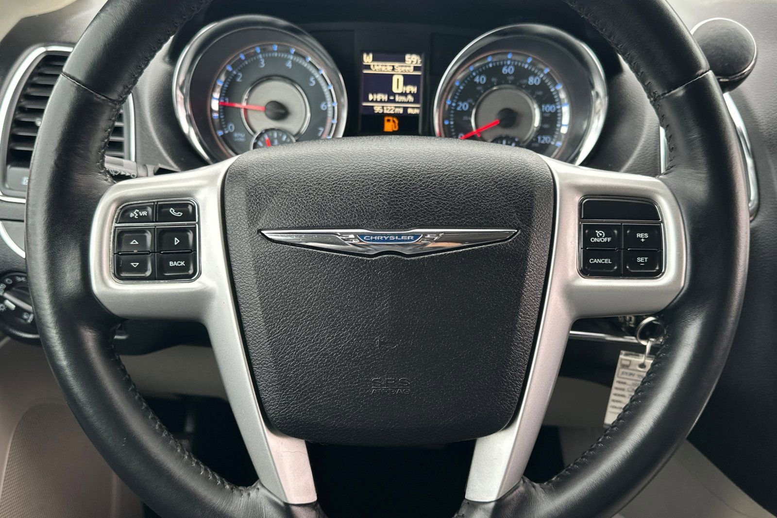 Used 2016 Chrysler Town & Country Touring image 23