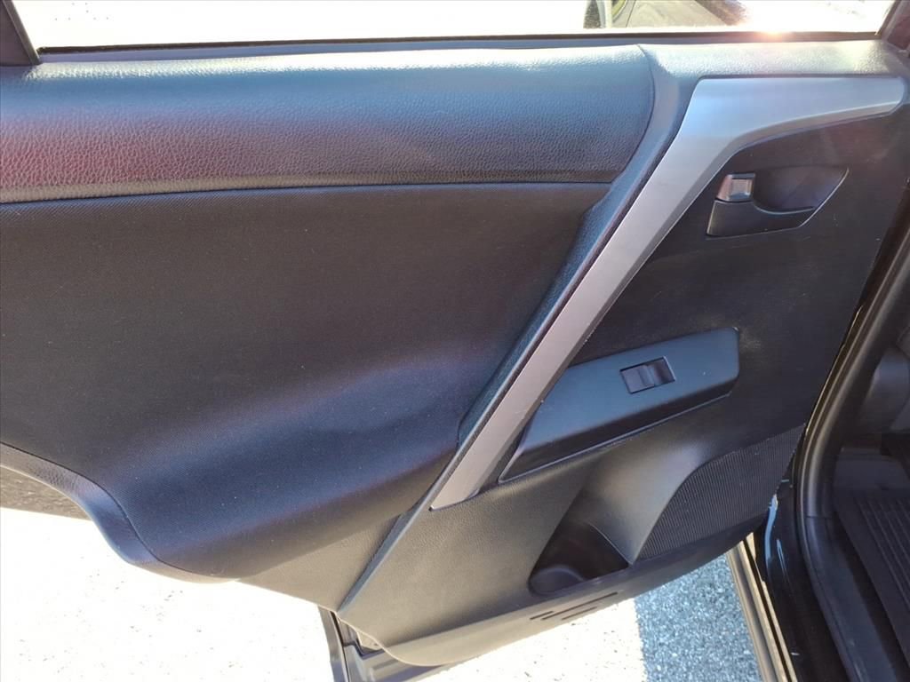 Used 2016 Toyota RAV4 LE image 21