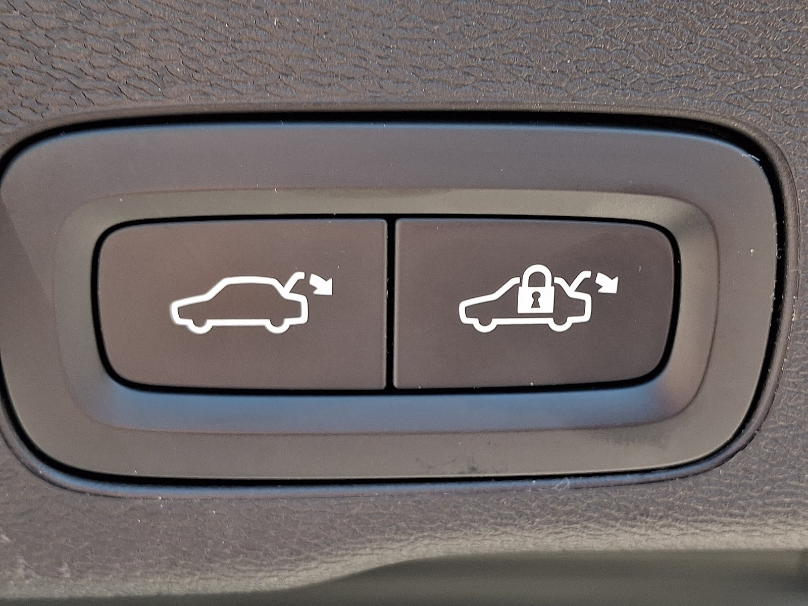 Certified 2023 Volvo XC60 B5 Plus w/ Climate Package AWD/4WD image 31
