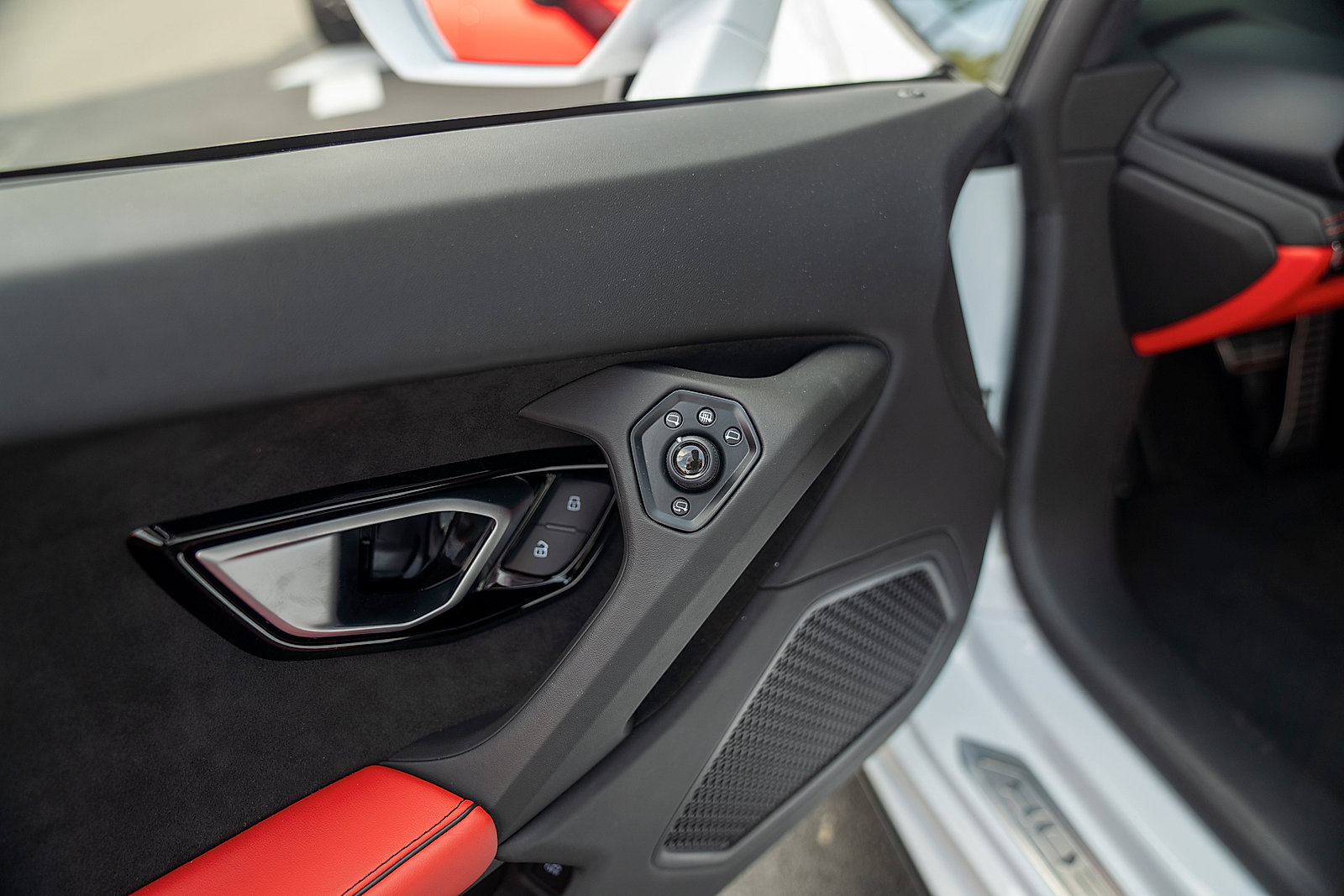 Used 2022 Lamborghini Huracan EVO RWD image 16