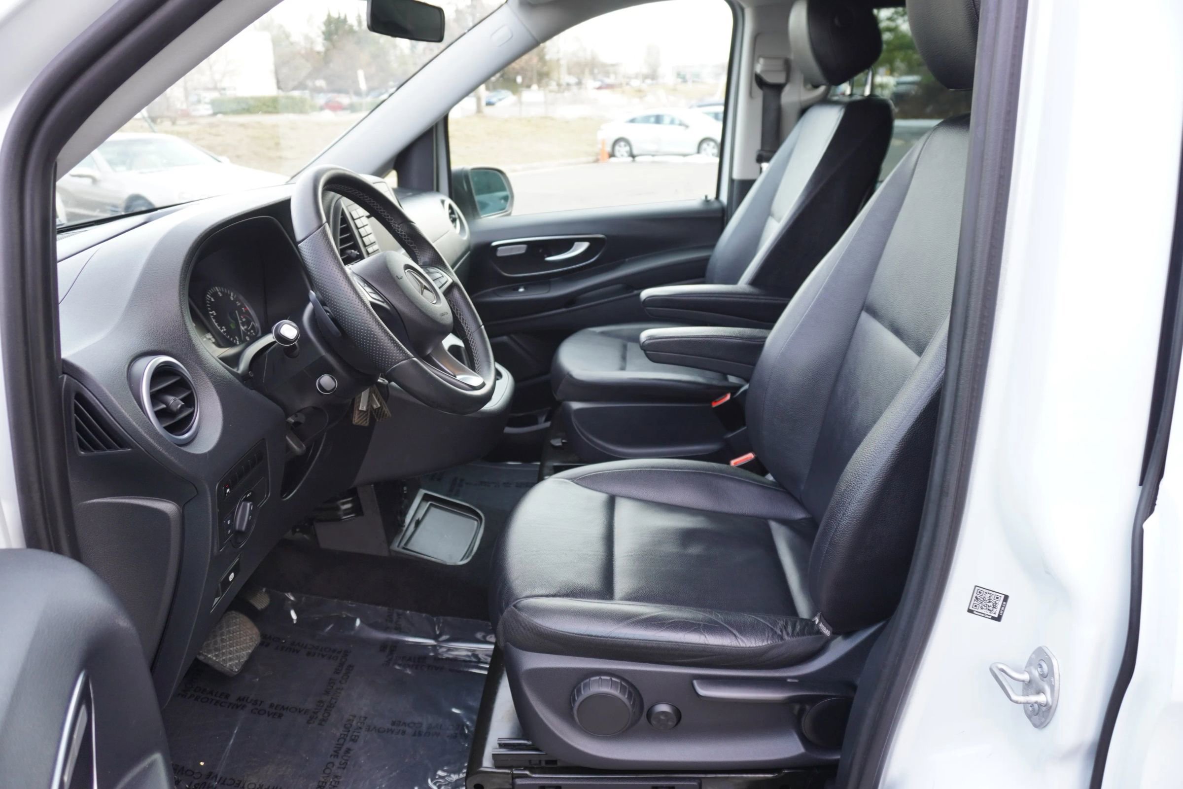 Used 2016 Mercedes-Benz Metris Passenger image 9