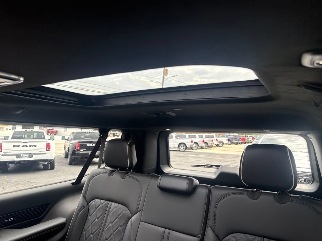 New 2026 Jeep Grand Wagoneer L Summit AWD/4WD image 19
