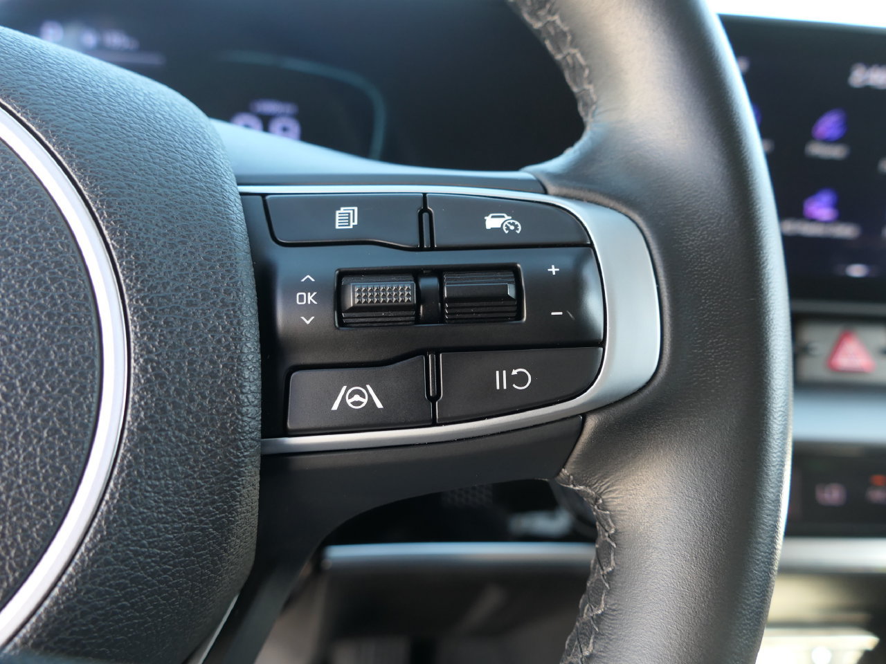 Certified 2025 Kia Sportage EX FWD image 15