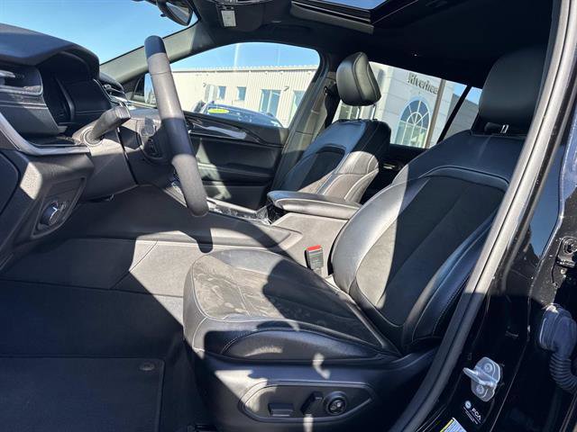 Used 2023 Jeep Grand Cherokee L Laredo image 6