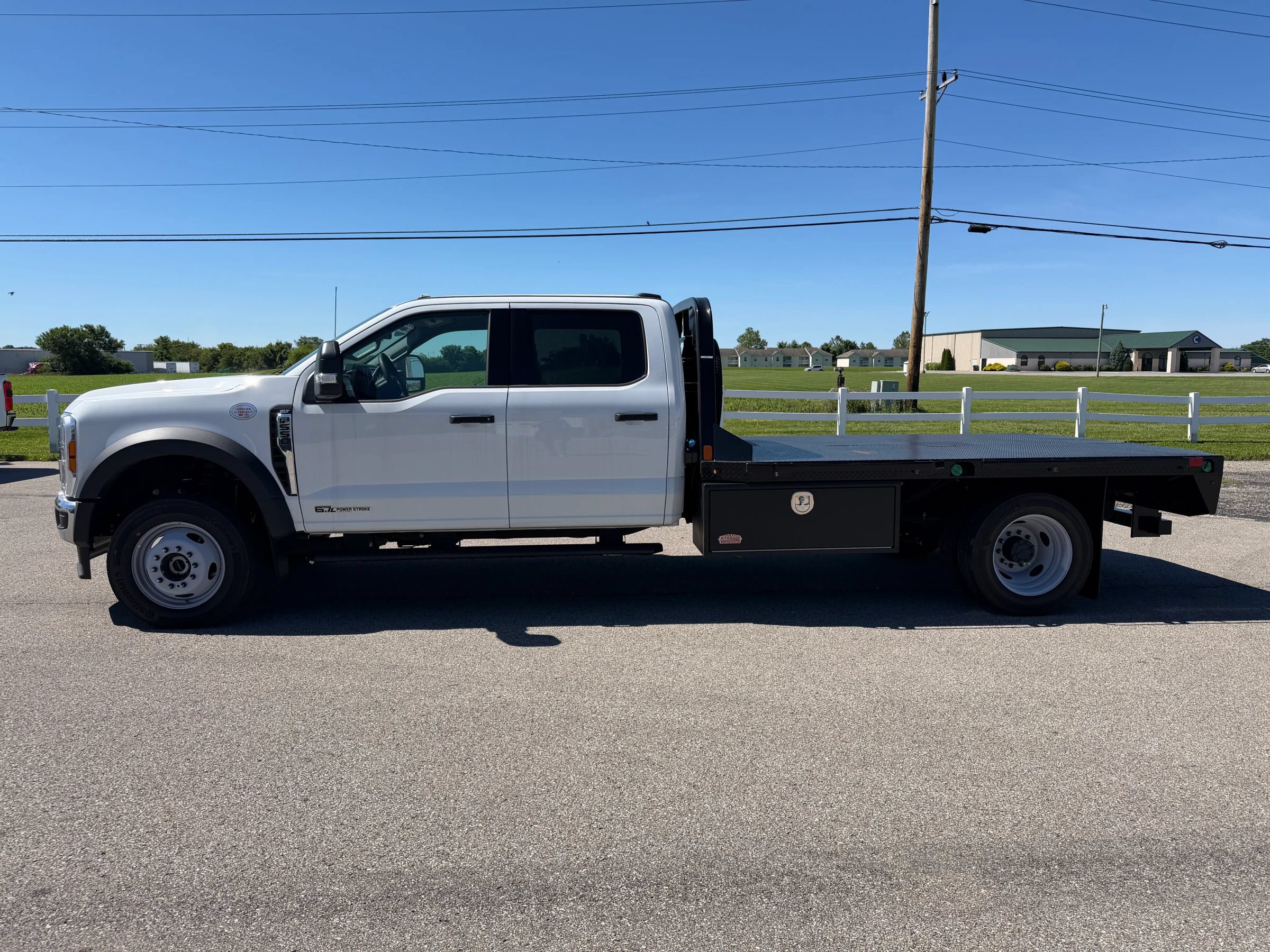 Used 2025 Ford F550 4x4 Crew Cab image 1