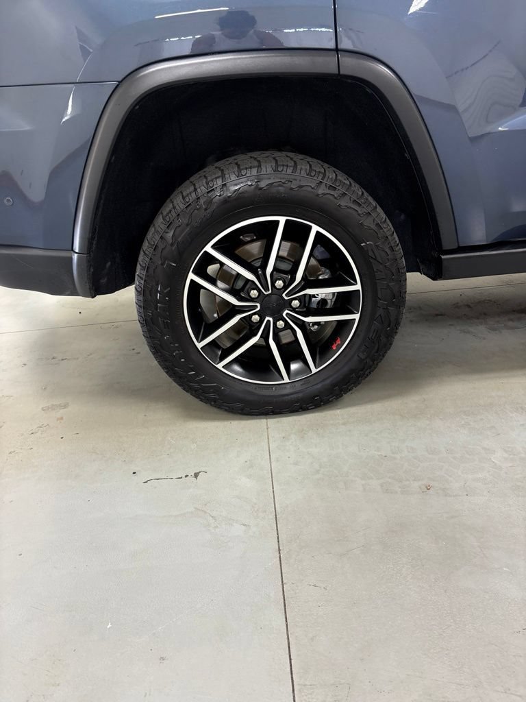 Used 2021 Jeep Grand Cherokee Trailhawk w/ Trailhawk Luxury Group AWD/4WD image 32