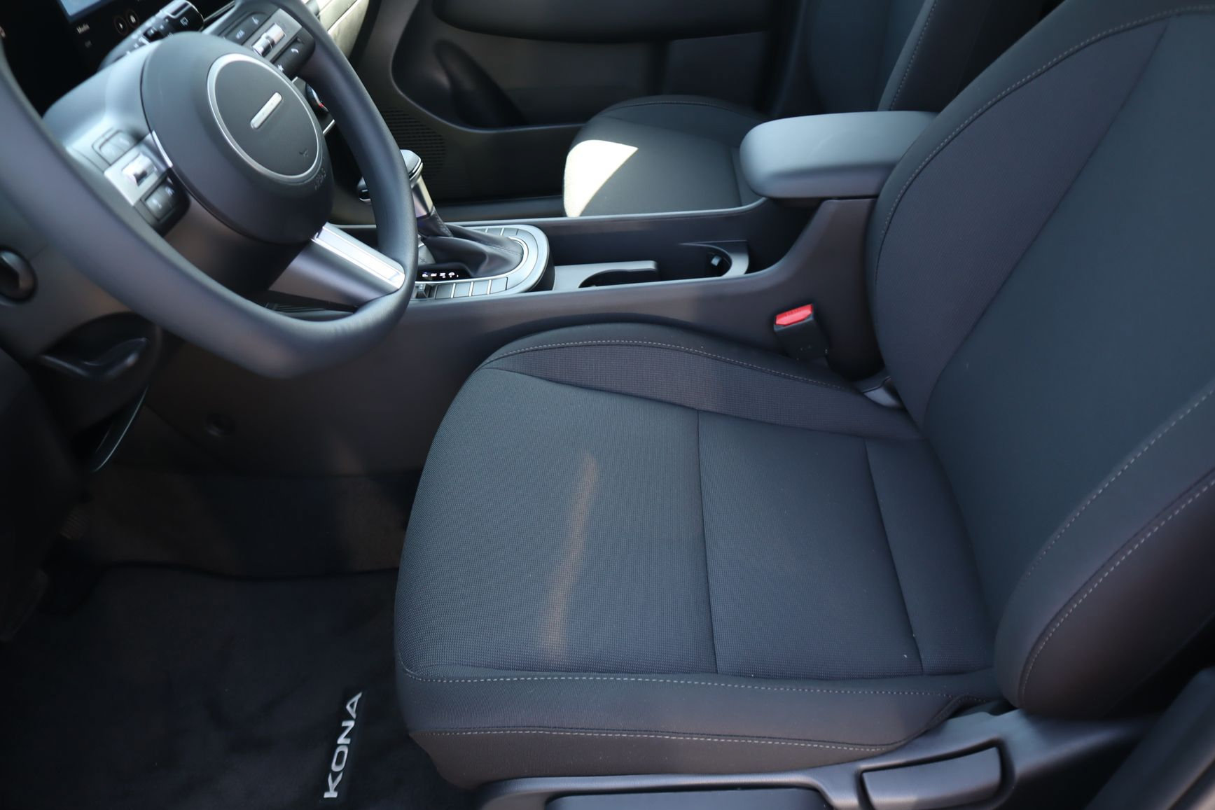 New 2027 Hyundai Kona SE FWD image 16