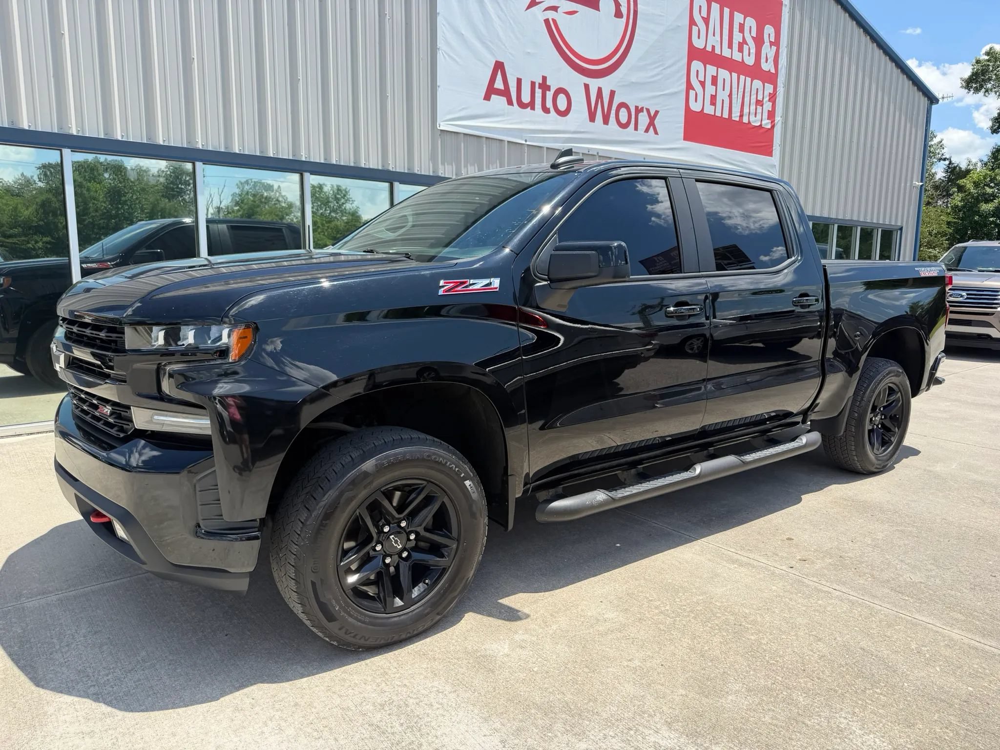 Used 2020 Chevrolet Silverado 1500 LT Trail Boss w/ Midnight Edition AWD/4WD image 16