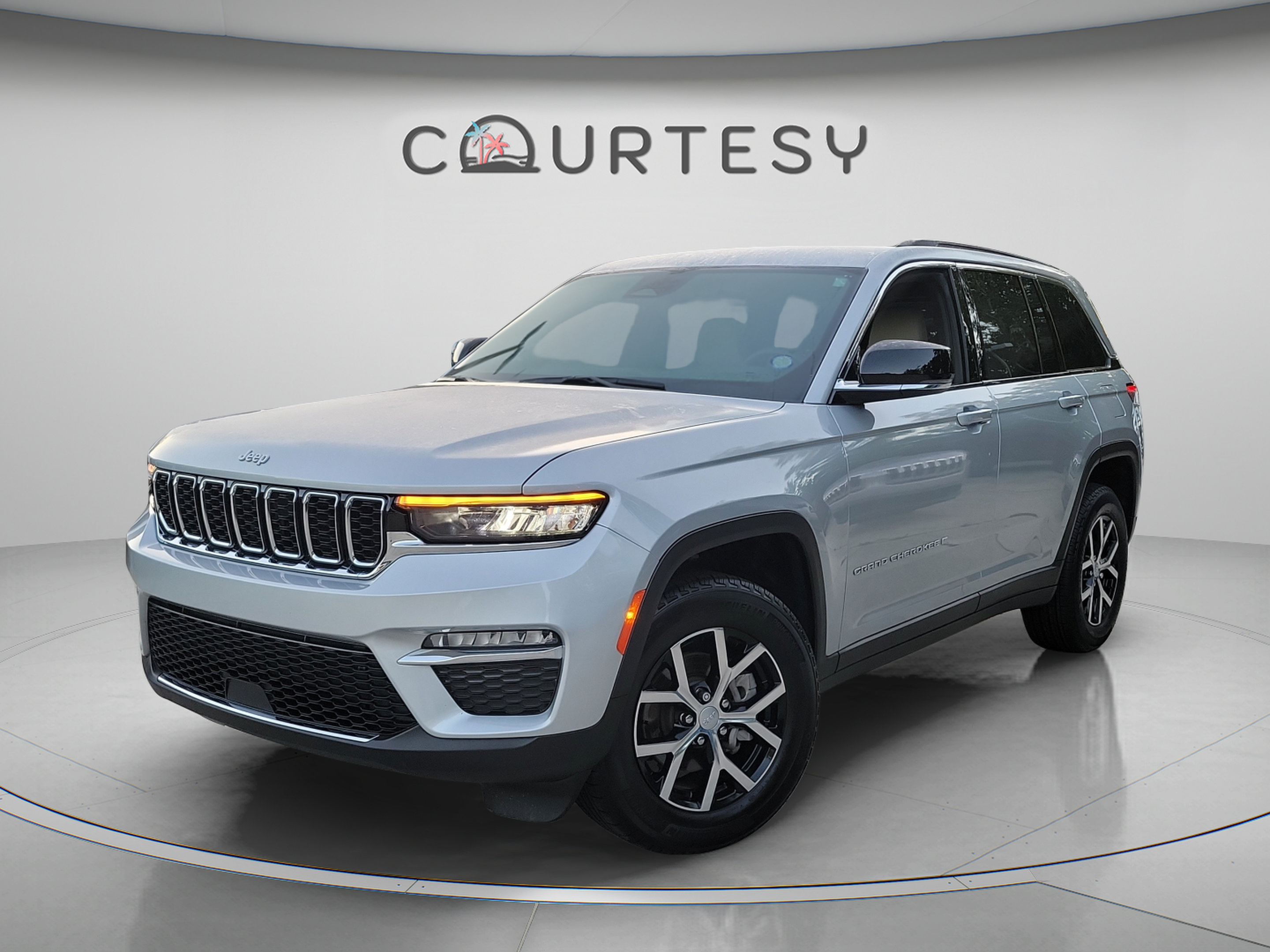 Certified 2025 Jeep Grand Cherokee Limited w/ Trailer Tow Package