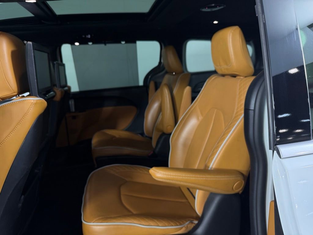 Used 2023 Chrysler Pacifica Pinnacle FWD image 36