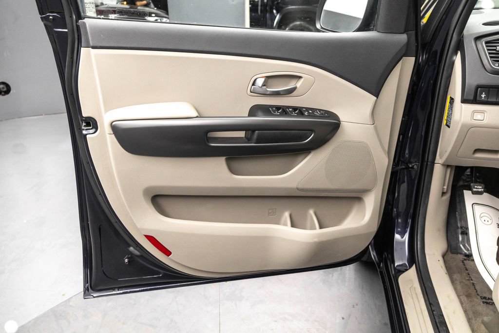 Used 2021 Kia Sedona LX image 22