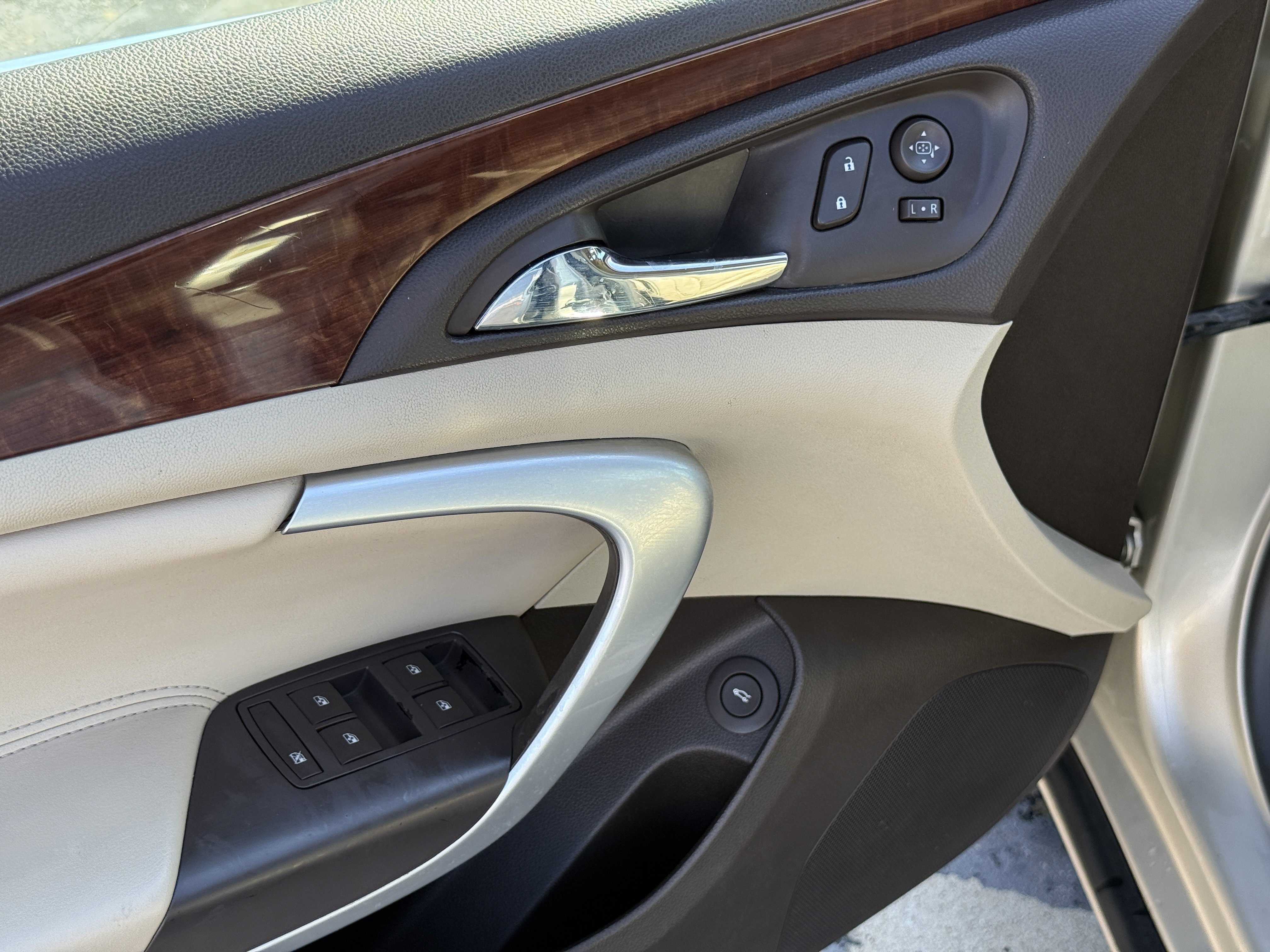 Used 2016 Buick Regal FWD image 23