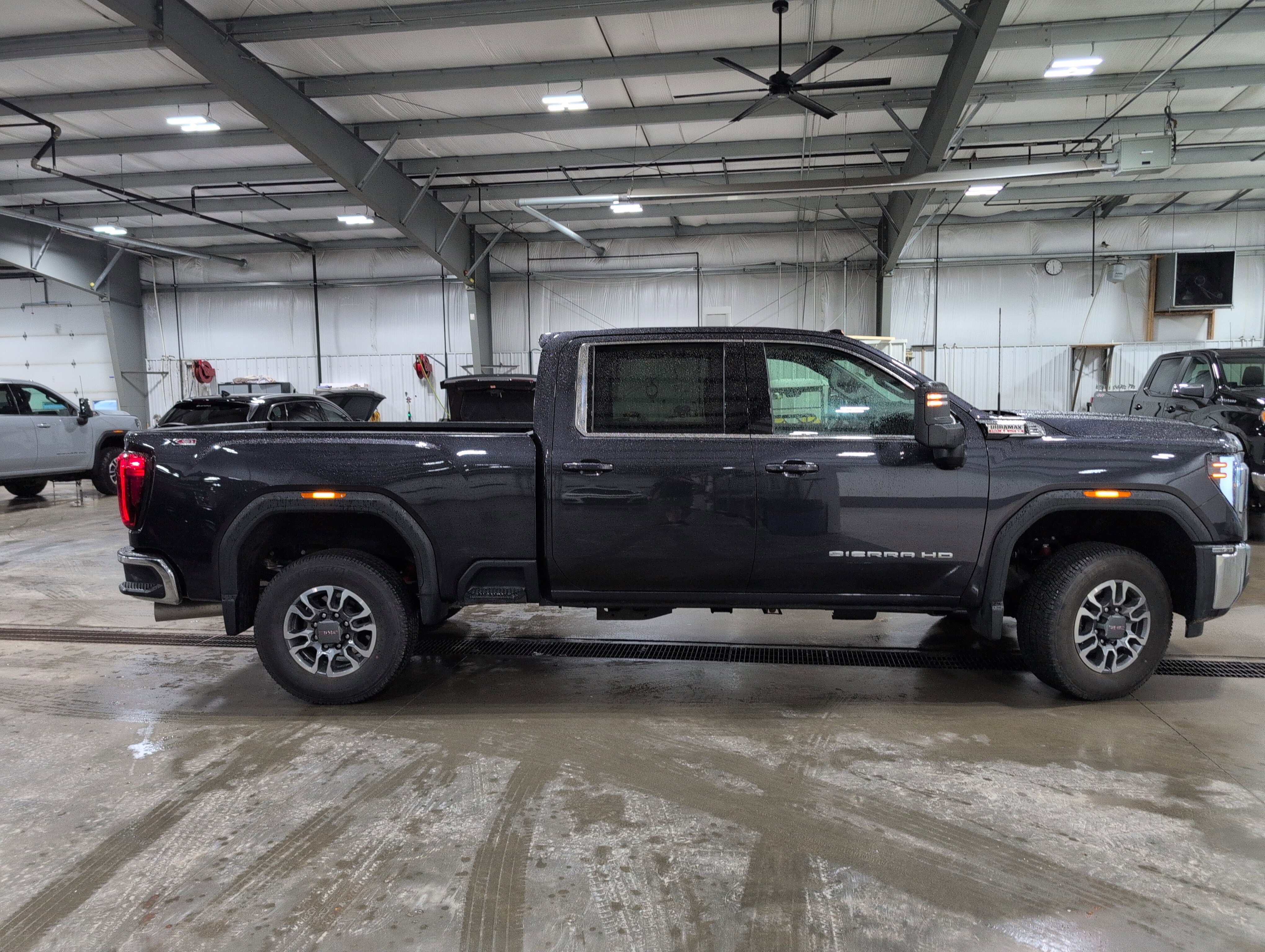 Used 2025 GMC Sierra 2500 SLE image 2
