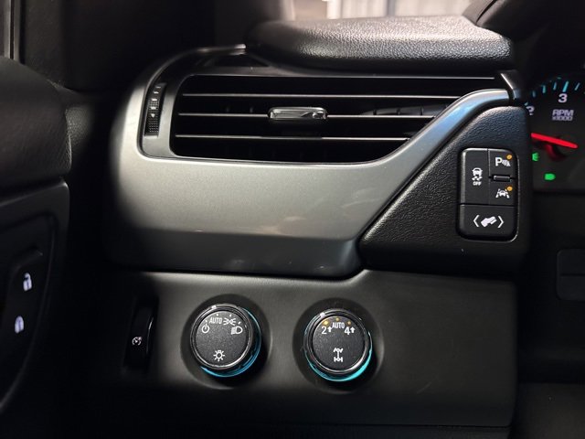 Used 2018 Chevrolet Suburban LT image 11