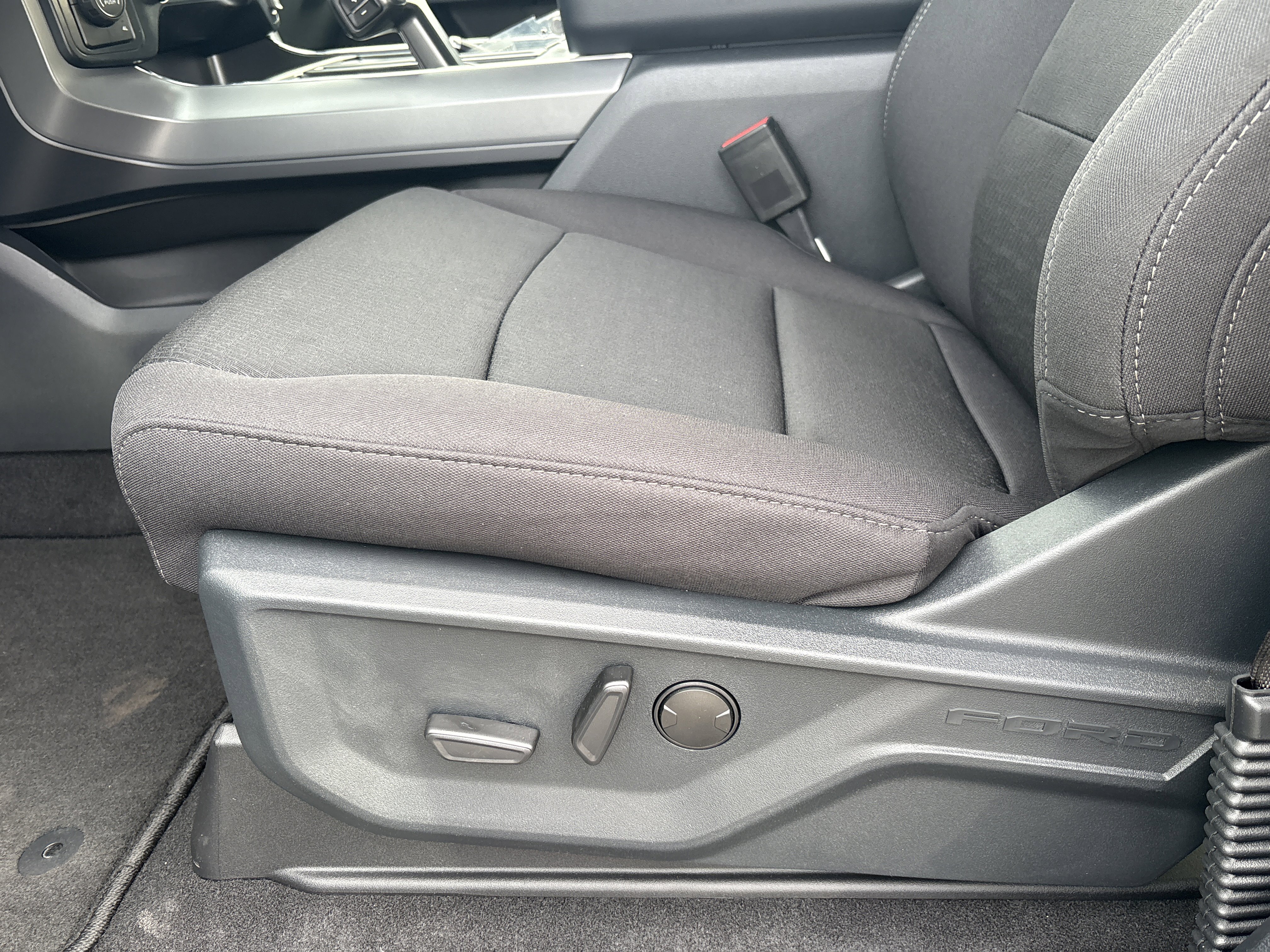 New 2026 Ford F150 XLT w/ Equipment Group 302A MID image 19