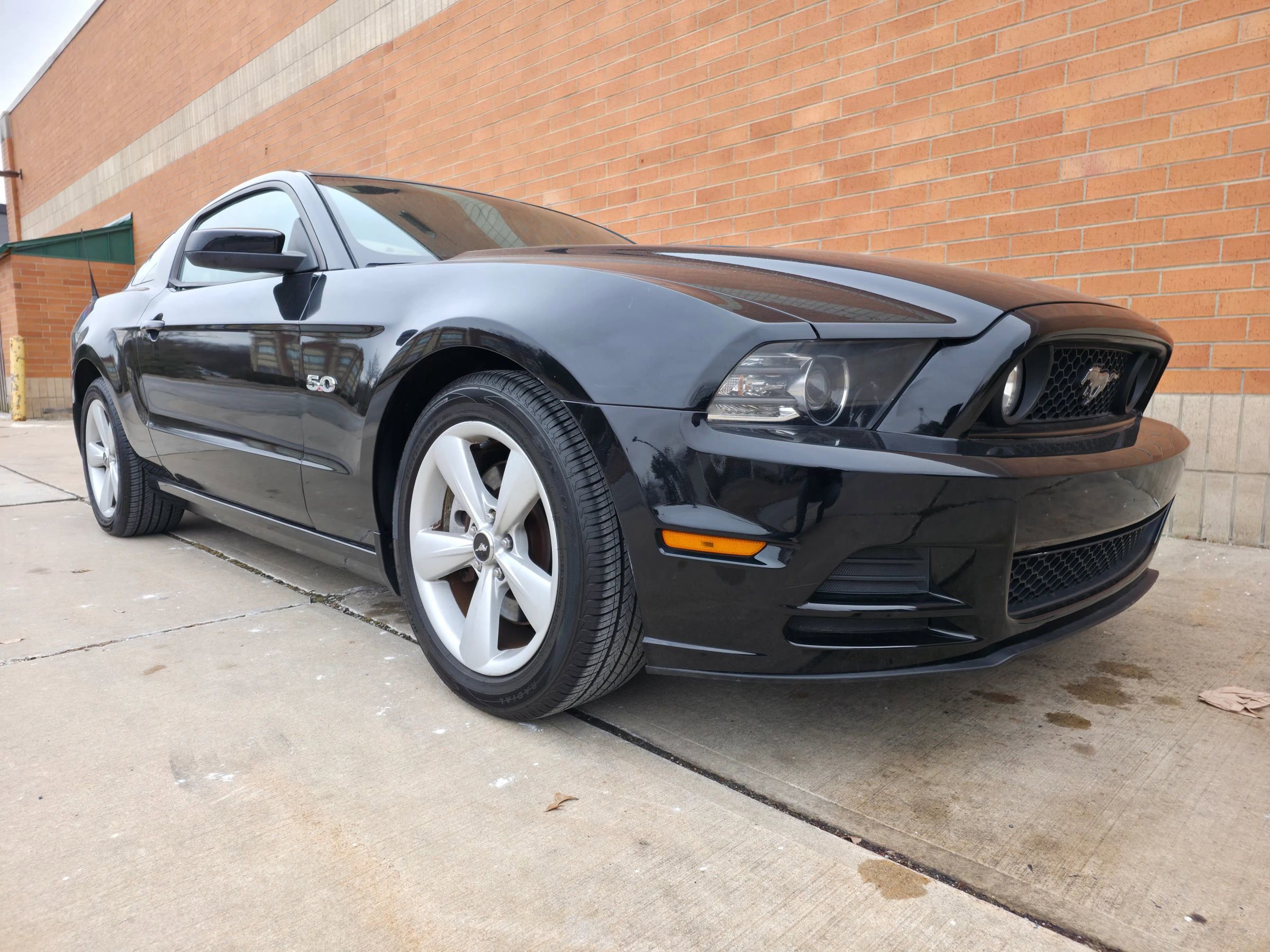 Used 2014 Ford Mustang GT RWD image 4