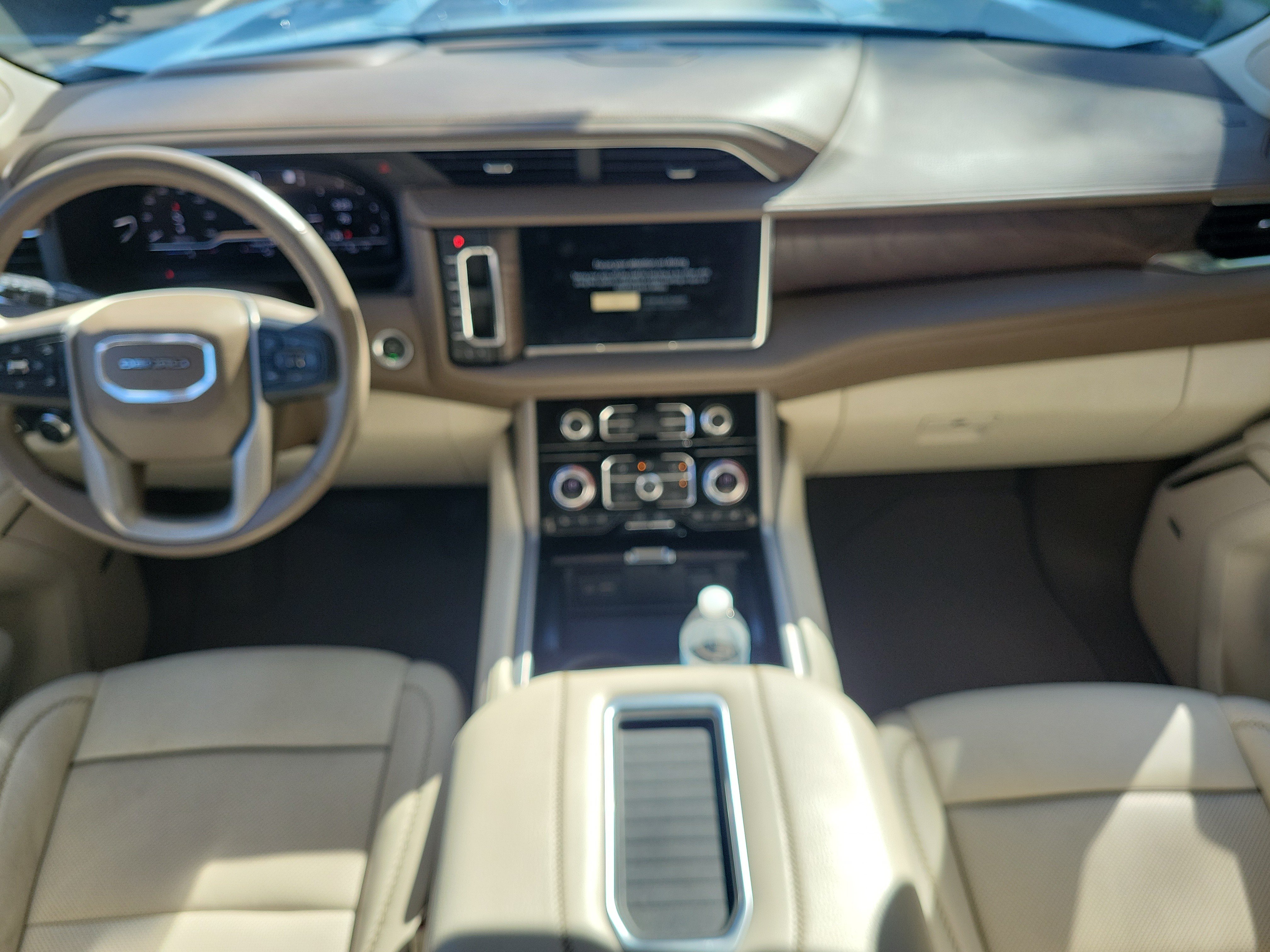 Used 2022 GMC Yukon XL Denali AWD/4WD image 9
