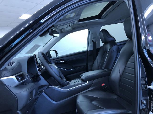 Used 2022 Toyota Highlander XLE image 19