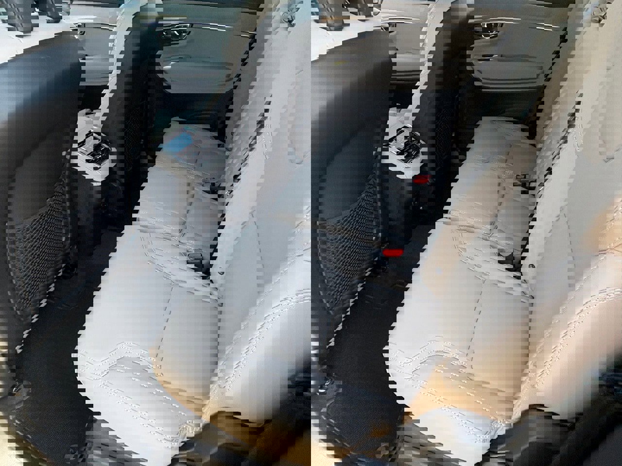 New 2026 Volvo XC90 B6 Ultra w/ Lounge Package image 22