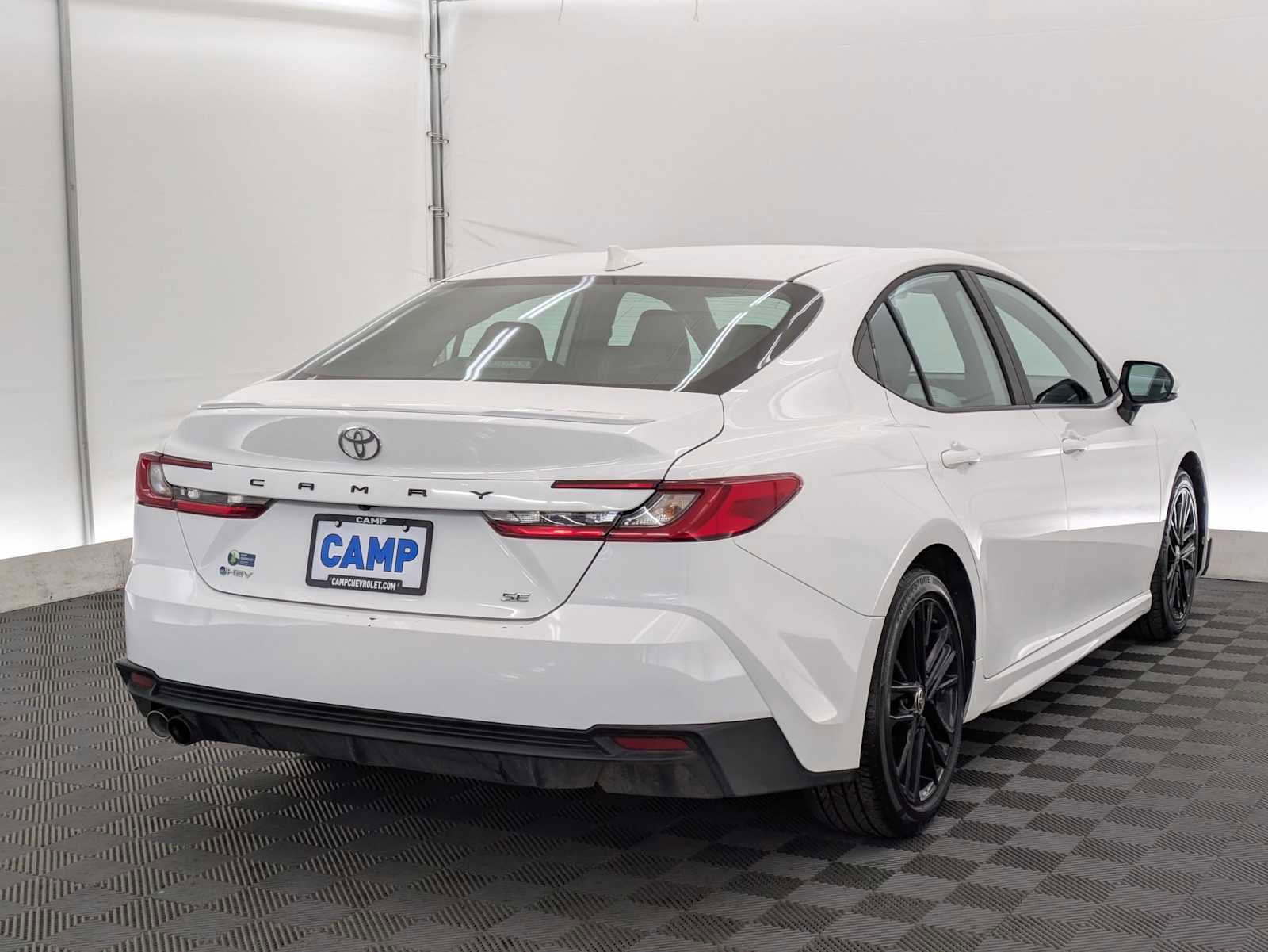 Used 2025 Toyota Camry SE image 6