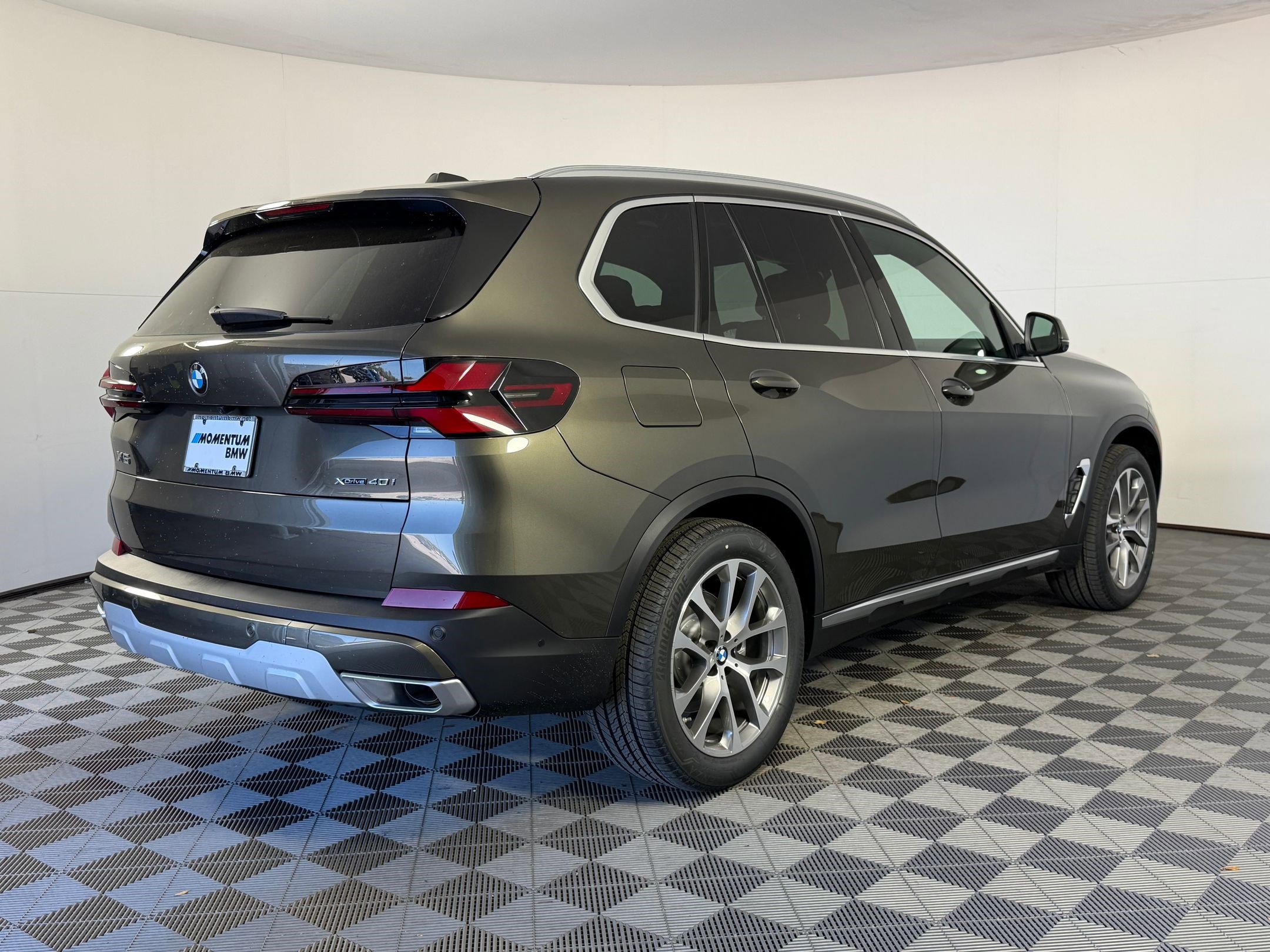 Used 2026 BMW X5 xDrive40i w/ Climate Comfort Package image 8