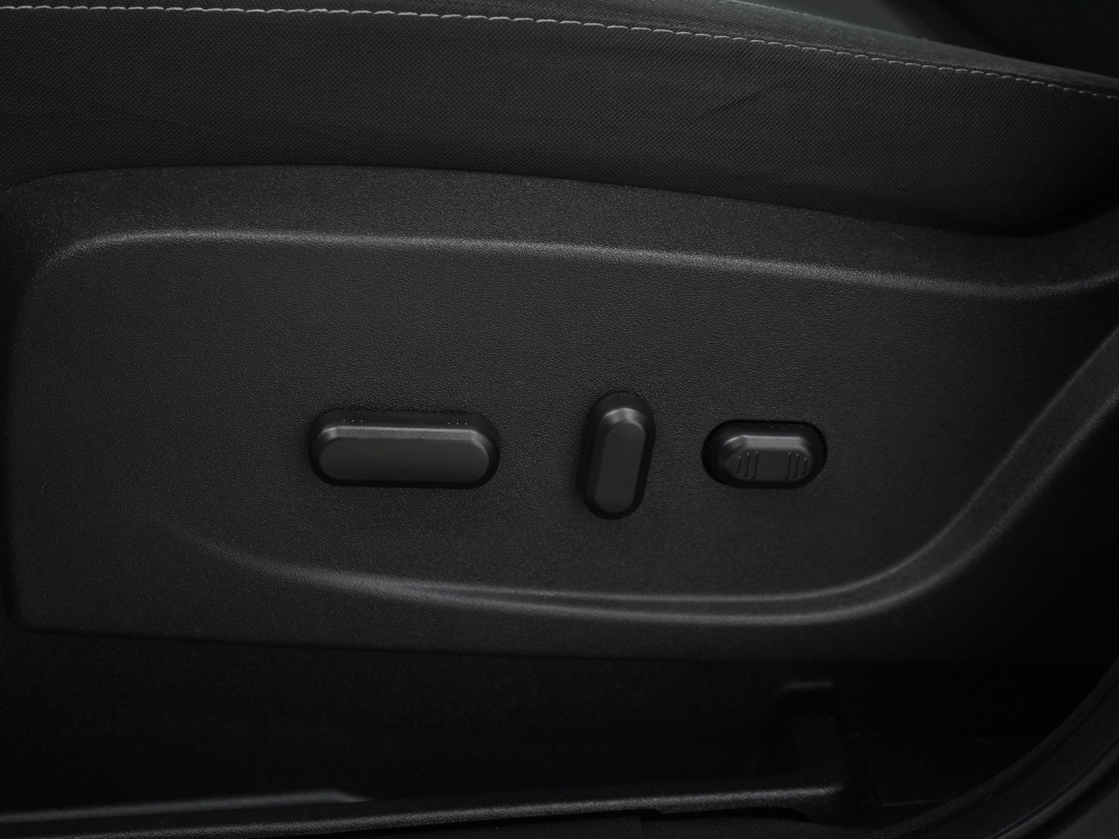 Used 2018 Ford Escape SE w/ Ford Safe & Smart Package FWD image 26