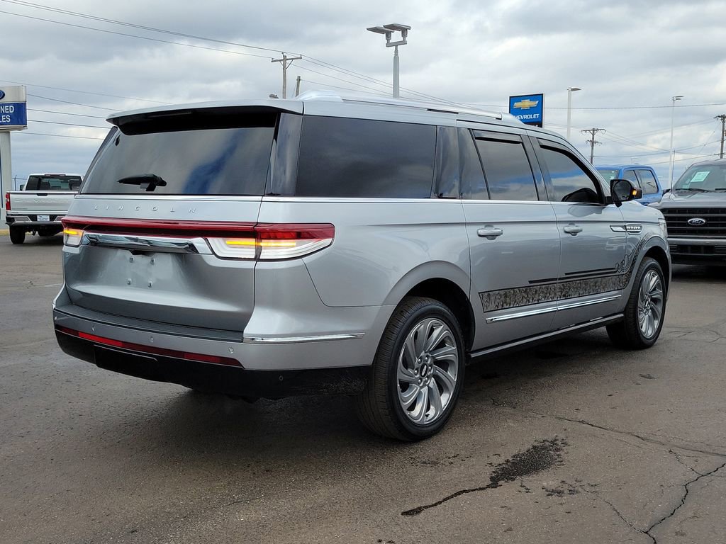 Used 2024 Lincoln Navigator L Reserve image 4