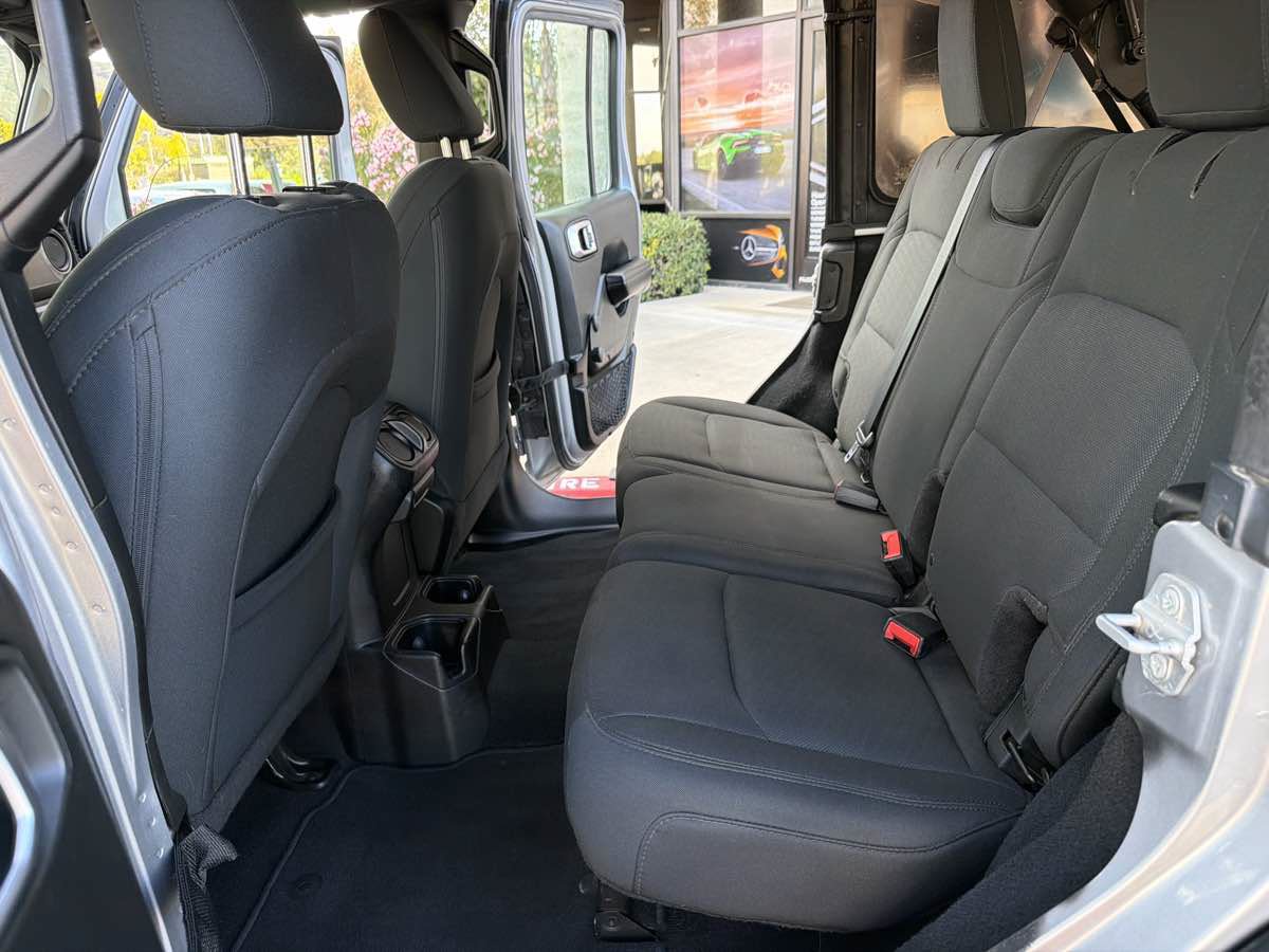 Used 2018 Jeep Wrangler Unlimited Sport AWD/4WD image 21