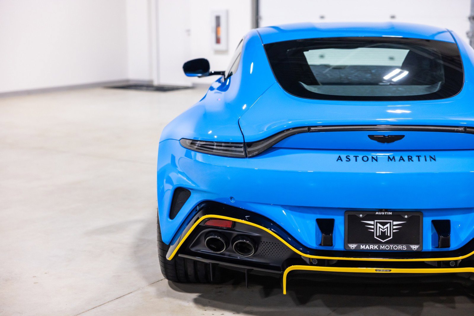 Used 2025 Aston Martin V8 Vantage Coupe image 14