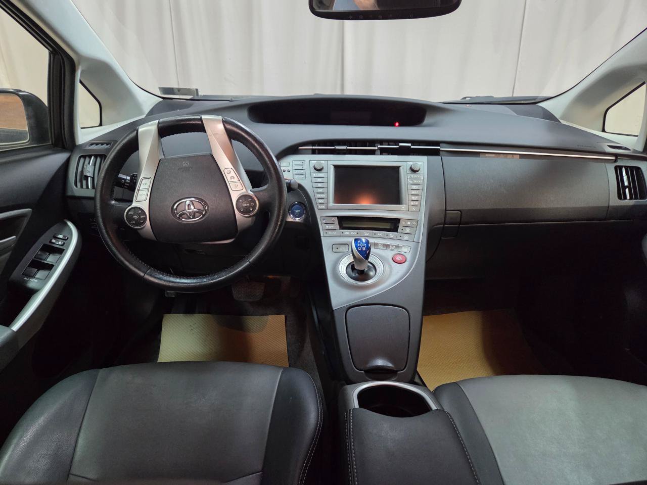 Used 2015 Toyota Prius Five w/ Advanced Technology Package FWD image 27