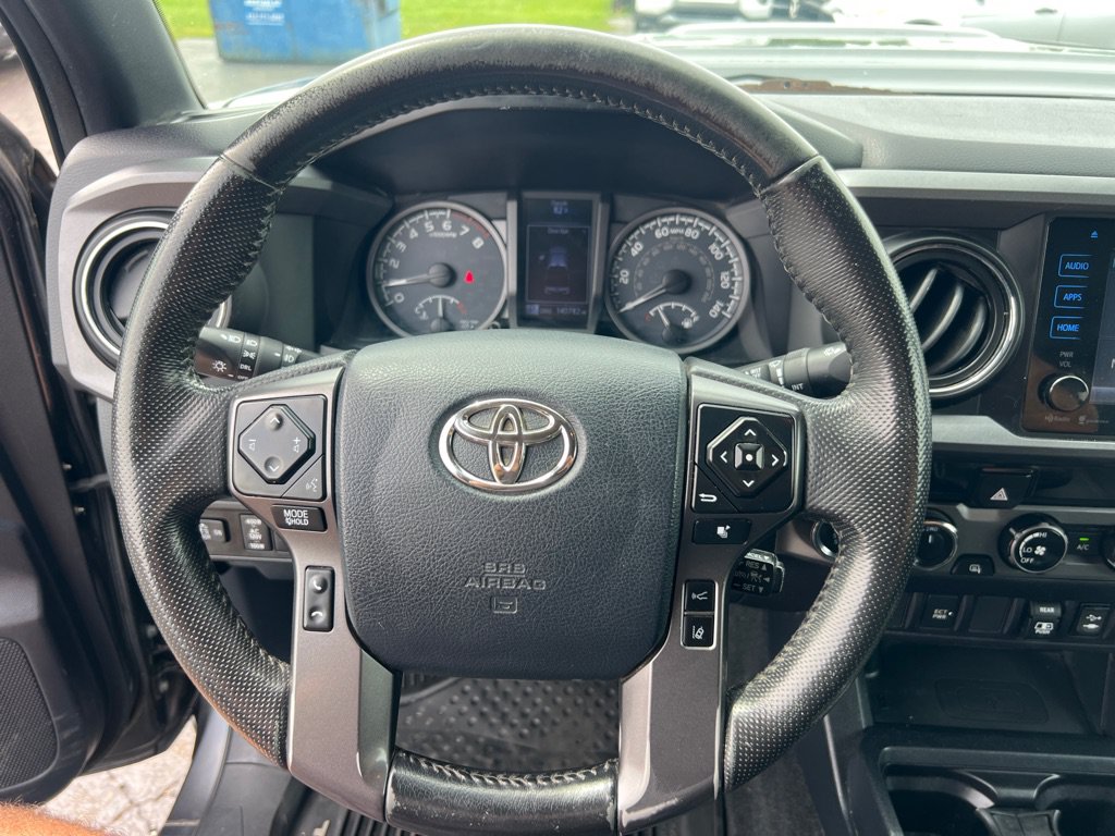 Used 2018 Toyota Tacoma TRD Sport AWD/4WD image 36