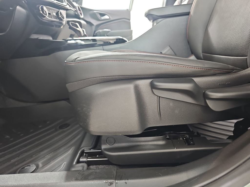 Certified 2024 Chevrolet Trax RS w/ Driver Confidence Package image 34