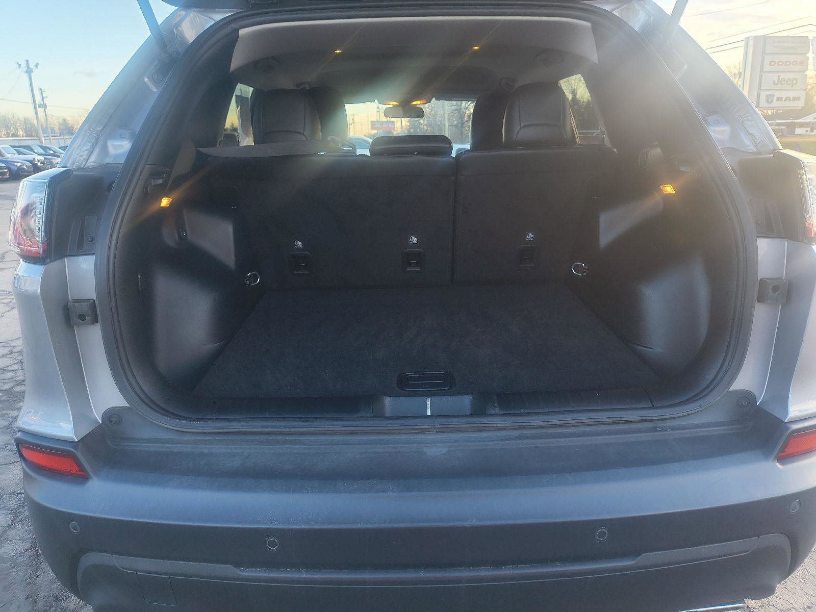 Used 2020 Jeep Cherokee Latitude Plus image 36