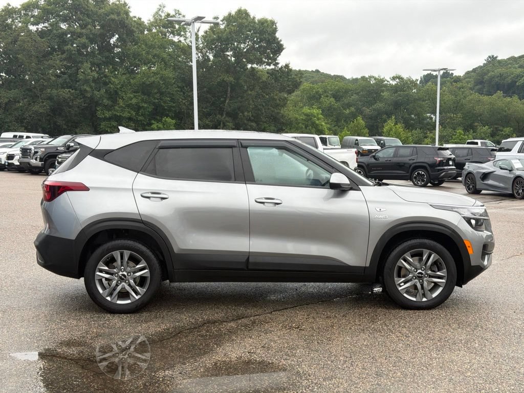 Used 2023 Kia Seltos LX AWD/4WD image 8