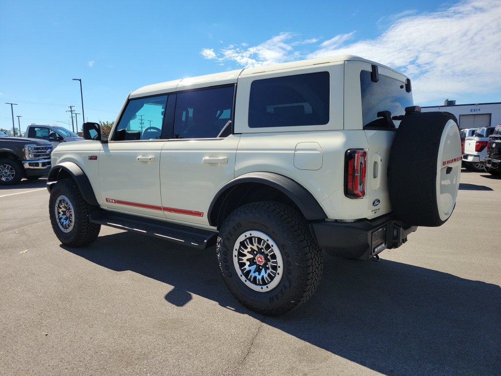 New 2026 Ford Bronco Outer Banks w/ Sasquatch Package AWD/4WD image 3