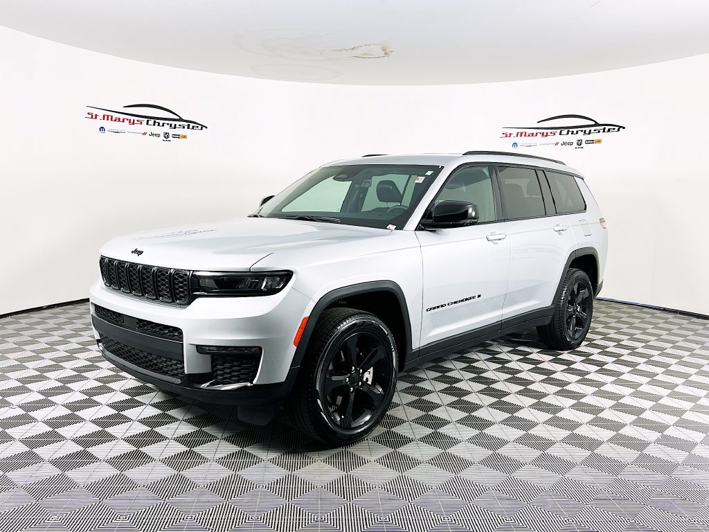 Used 2025 Jeep Grand Cherokee L Limited w/ Black Appearance Package AWD/4WD image 4