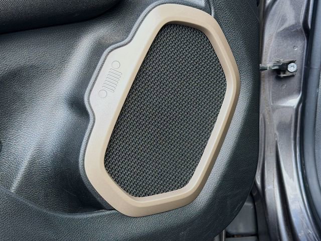 Used 2017 Jeep Renegade Latitude w/ Popular Equipment Group FWD image 22