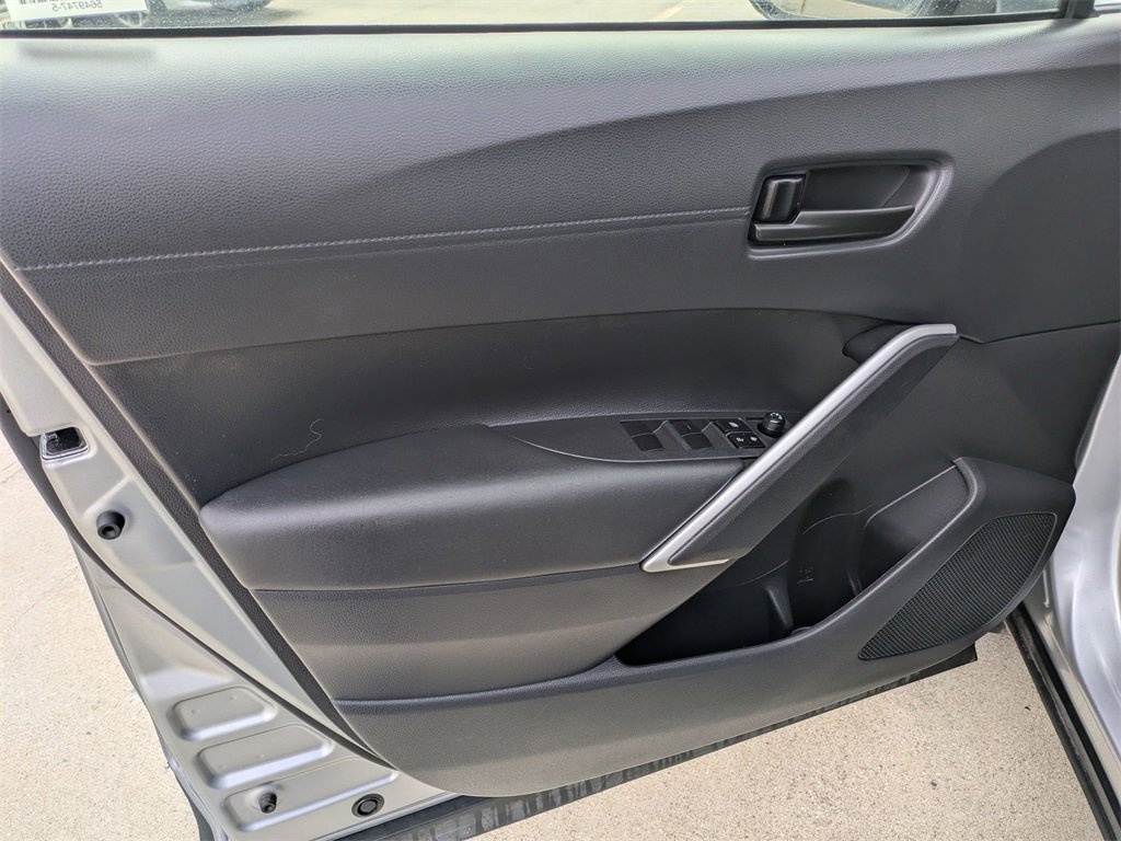 Used 2025 Toyota Corolla Cross LE image 11