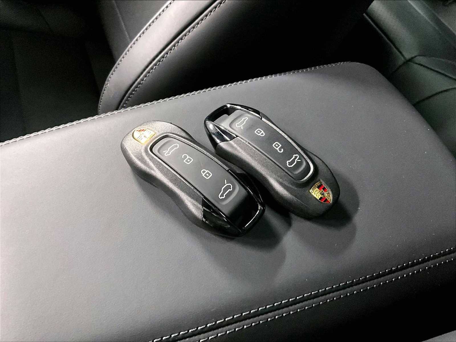 Used 2025 Porsche Macan 4S Electric image 38