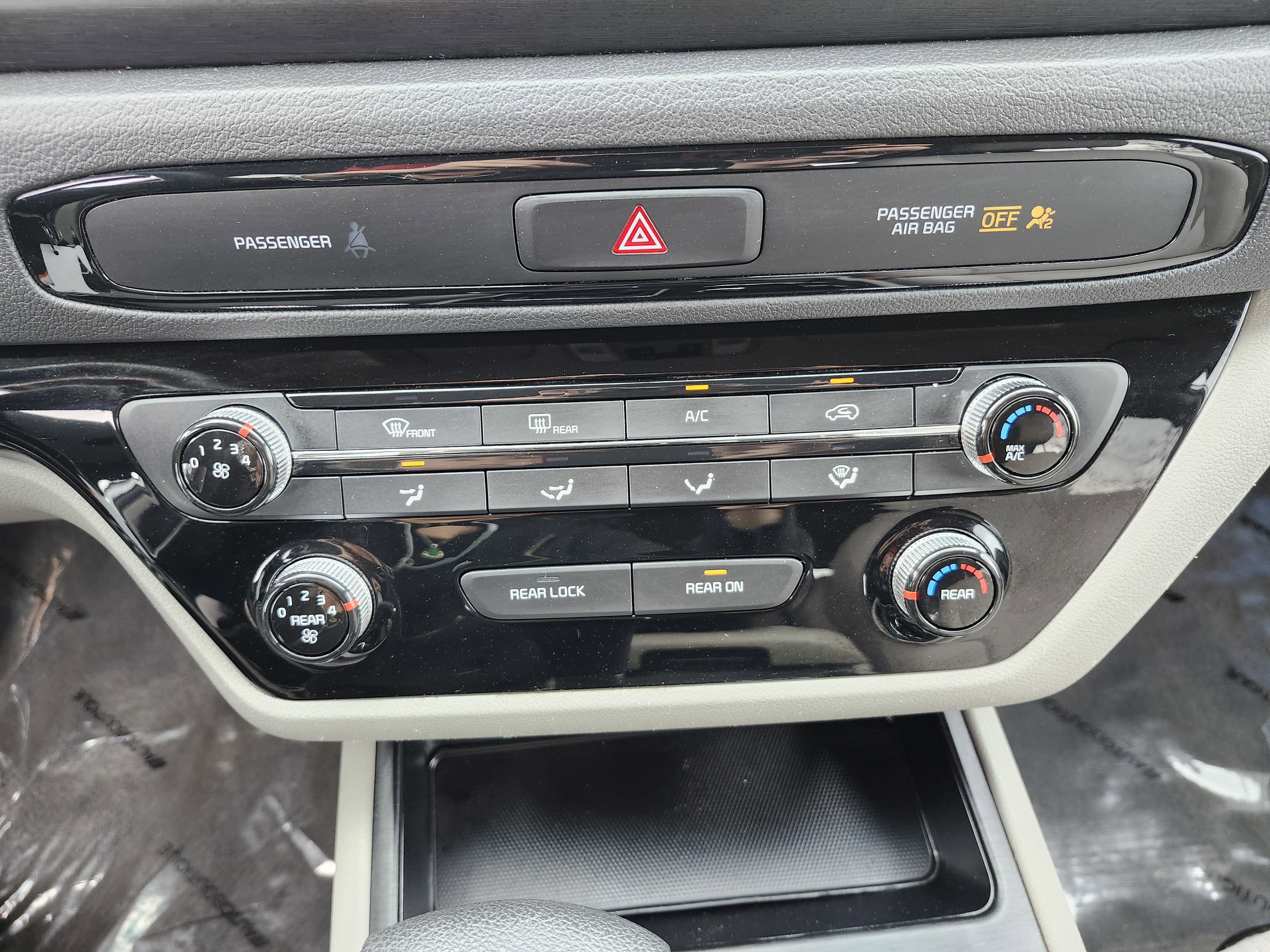 Used 2021 Kia Sedona LX image 29